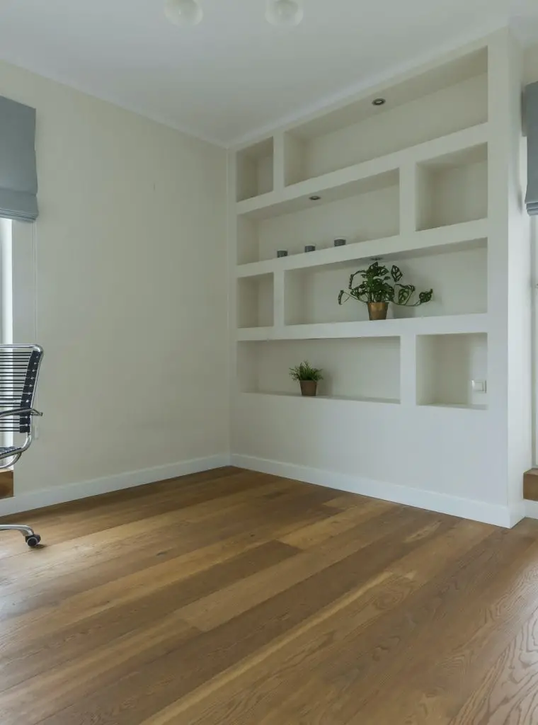 office-with-wooden-floor.jpg